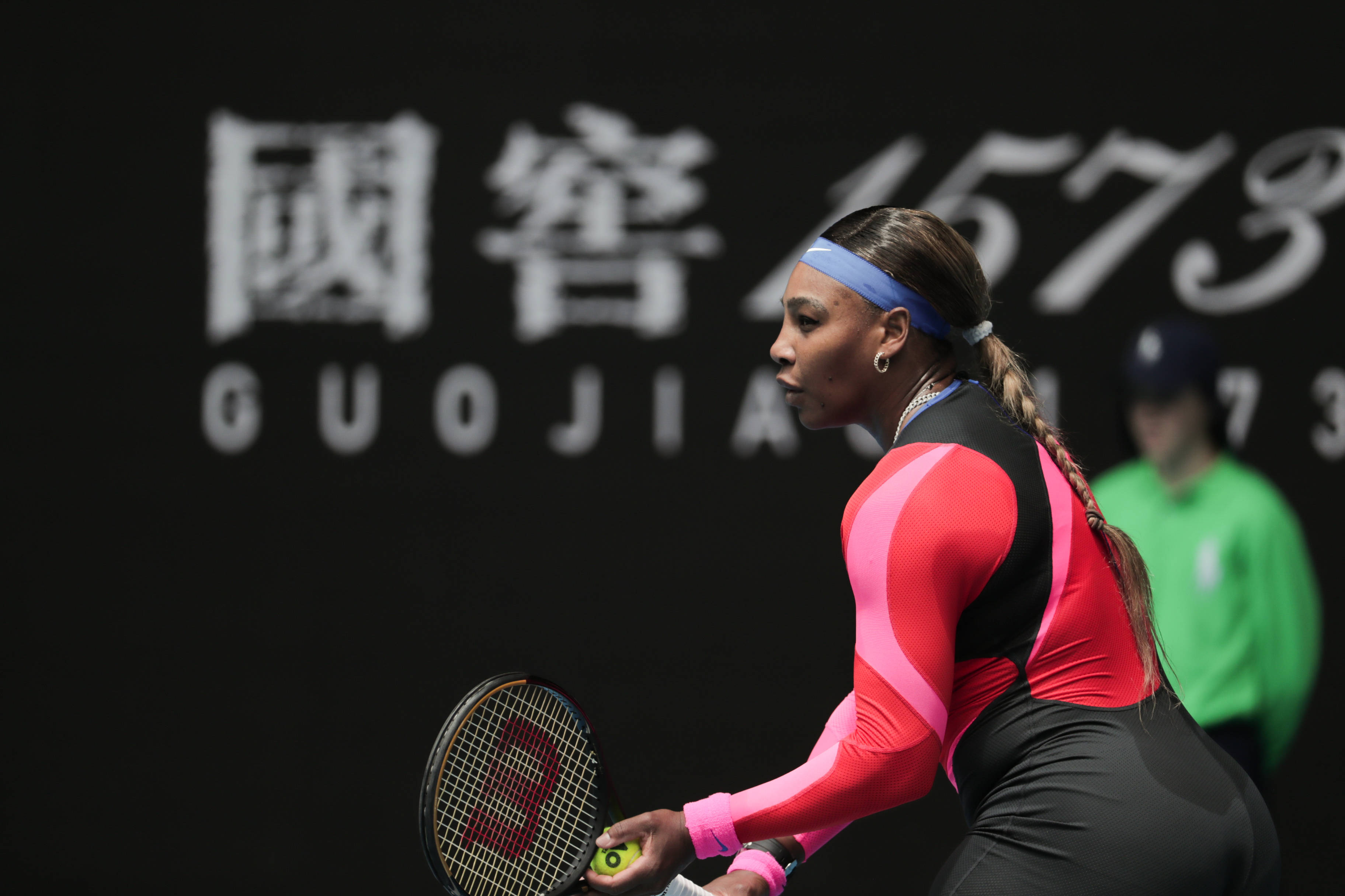 科维托娃在皇家马德里比赛中比赛局势复杂，刷新纪录引发热议！气势如虹延续(李娜vs科维托娃)